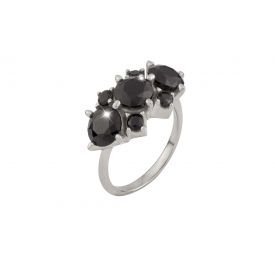 Jolie ring with black stones